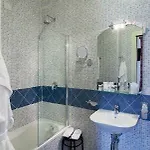 Anglo Americano 4*