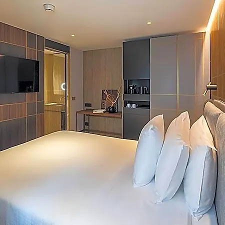 Anglo Americano 4*